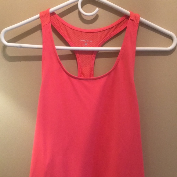 Layer 8  Quick Dry Workout Tank in Medium - Picture 2 of 9